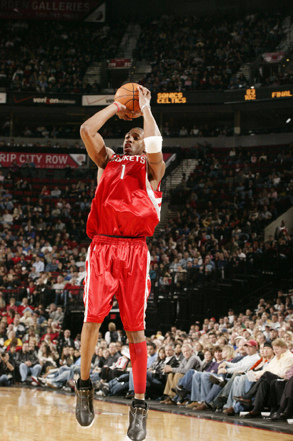 中超赛报：上海申花客场击败广州队,（中超战报：上海申花客场战胜广州队）