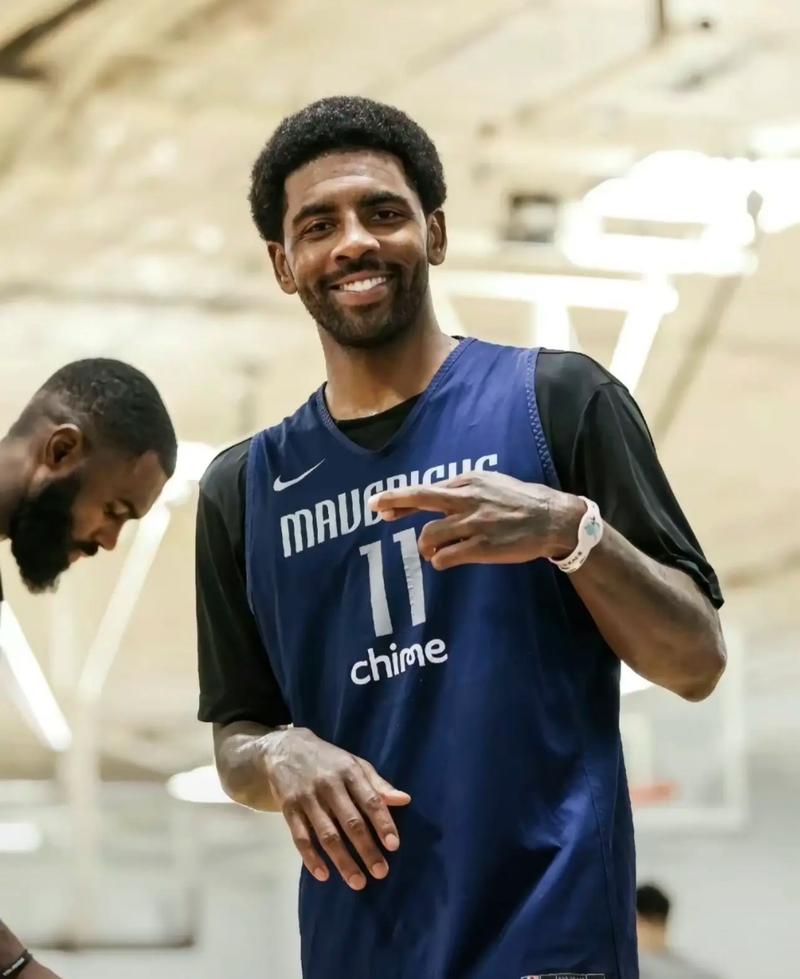 热议成都平广岛：联赛亚冠都蛮硬；租德尔加多需下载反诈app（成都战平广岛引热议：联赛与亚冠强度拉满；德尔加多租借需先安装反诈APP）