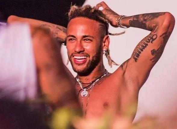 西汉姆联2-1逆转埃弗顿，帕奎塔传射，菲尔克鲁格破门（帕奎塔传射建功、菲尔克鲁格破门，西汉姆联2-1逆转埃弗顿）