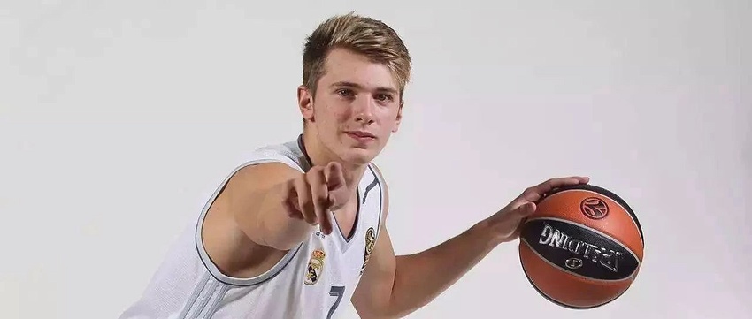 利物浦欧冠小组／联赛阶段近22场主场赢下20场，且近12场全胜（利物浦欧冠小组赛／联赛阶段主场近22战20胜，豪取12连胜）