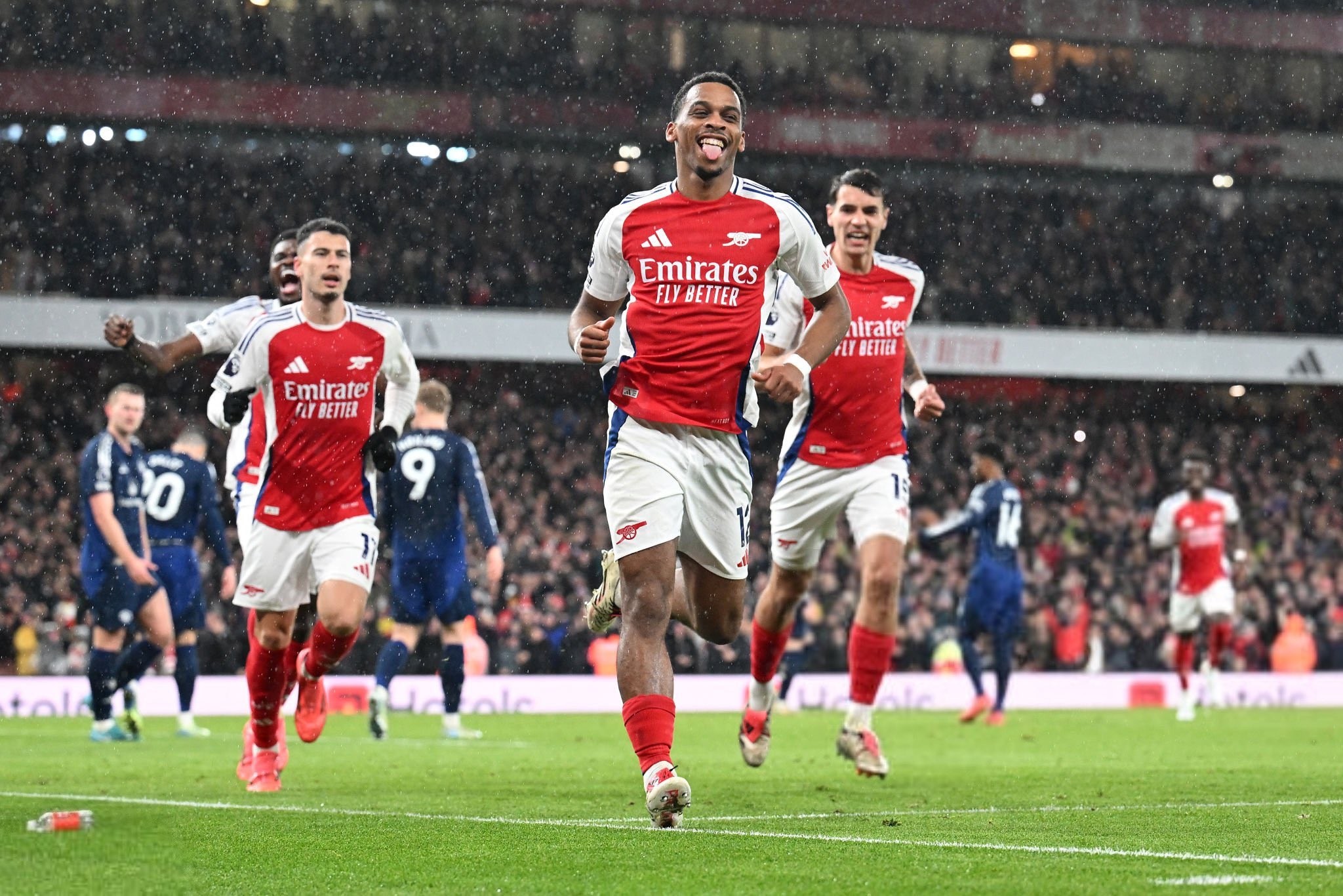 泰州队主帅：曾被贴上傀儡标签，如今炼就笑对所有风雨的底气（泰州队主教练：走出傀儡质疑，如今底气十足笑迎风雨）