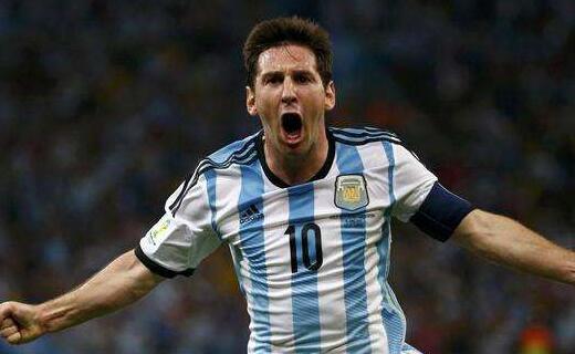 中超赛场争议判罚：VAR判罚引发热议,（中超赛场再起风波：VAR裁定引发热议）