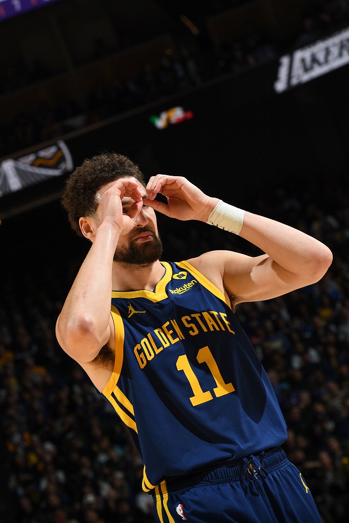 试试自己和自己掰腕子！可以有效缓解网球肘！ ​来源（自我掰腕训练，有效缓解网球肘疼痛）